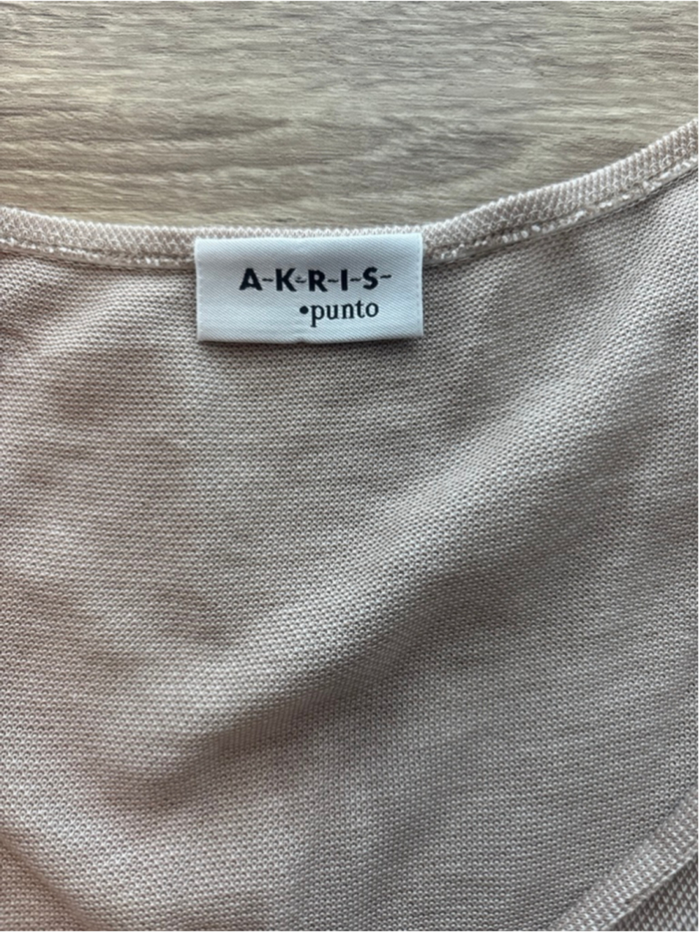 Akris Punto Cotton Beige Short Sleeve V-Neck Top Size 10 Minimalist Modern - Picture 3 of 9